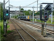 NS5364 : Glasgow-bound train approaching Cardonald Station by Alan Murray-Rust