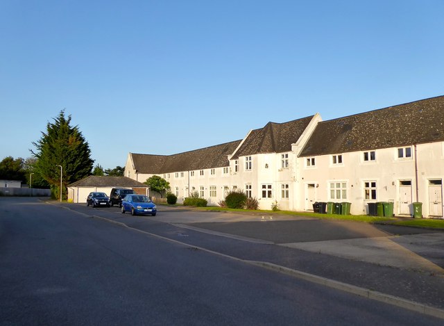 4-20-hilltop-drive-rye-simon-carey-cc-by-sa-2-0-geograph-britain