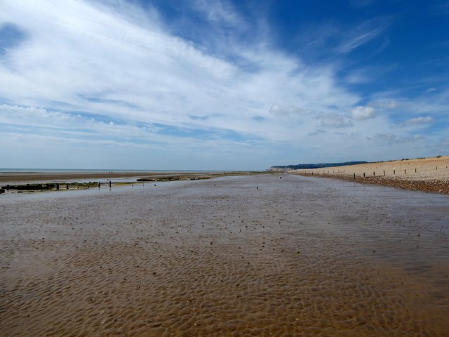 Winchelsea Beach © Simon Carey cc-by-sa/2.0 :: Geograph Britain and Ireland