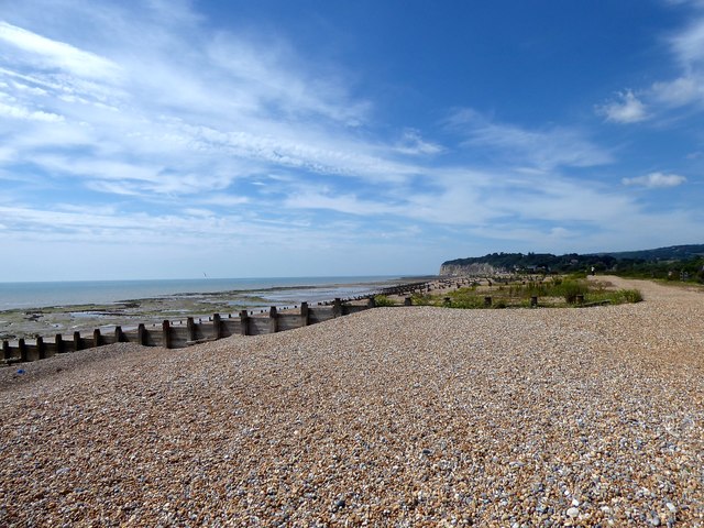 Pett Level Beach © Simon Carey cc-by-sa/2.0 :: Geograph Britain and Ireland