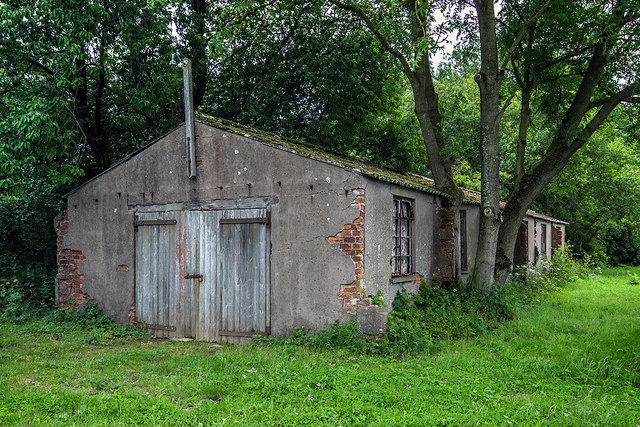 WWII Staffordshire: RAF Tatenhill - technical site Temporary Brick (TB) hut (2)
