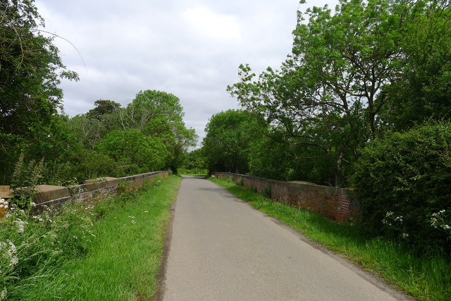 Pasture Lane crossing the disused Great Northern and London and North Western Joint Railway line