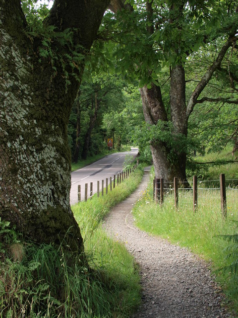 Inveruglas footpath beside the A82