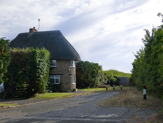 Old toll-house by the former A420 west of Southmoor