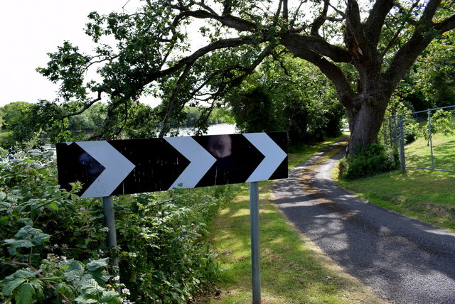 sharp-bend-sign-rossigh-kenneth-allen-cc-by-sa-2-0-geograph-ireland