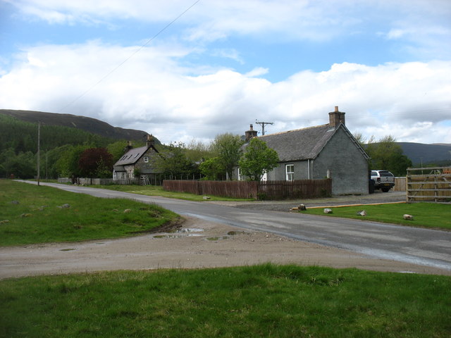 Inverey village © David Purchase :: Geograph Britain and Ireland