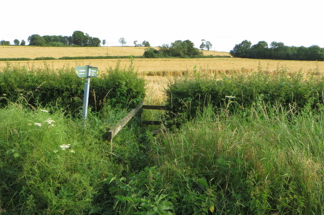 Footpath to Poodle Farm © Philip Jeffrey :: Geograph Britain and Ireland