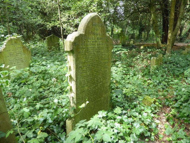 Gravestone of a heroic doctor in Barnes... © Marathon cc-by-sa/2.0 ...