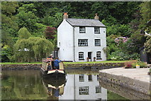 SO2813 : Narrow boat by Boathouse Cottage, Llanfoist by M J Roscoe