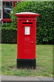 Elizabeth II postbox on High Road, North Weald Bassett