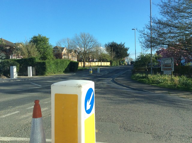 Dorchester Road © W cc-by-sa/2.0 :: Geograph Britain and Ireland