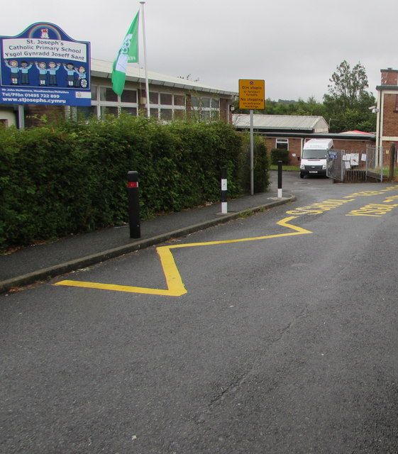 Zigzag yellow markings near a school entrance, Ashvale, Tredegar