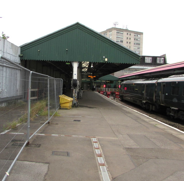 Short canopy over platform 4, Swansea railway station