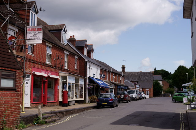 Liphook © Peter Trimming :: Geograph Britain and Ireland