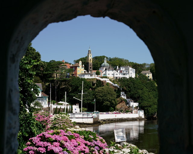 portmeirion-peter-trimming-cc-by-sa-2-0-geograph-britain-and-ireland