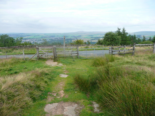 The Burnley Way approaching Crown Point Road, Habergham Eaves