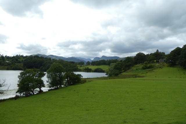 Above Loughrigg Tarn © DS Pugh cc-by-sa/2.0 :: Geograph Britain and Ireland