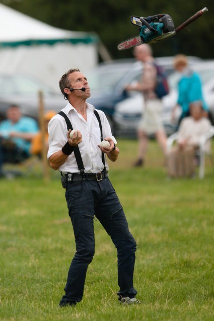 "Dangerous Steve" juggling a chainsaw at Weeton Show