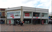 SU1584 : H&M, Swindon, The Parade Shopping Centre, Swindon by JThomas
