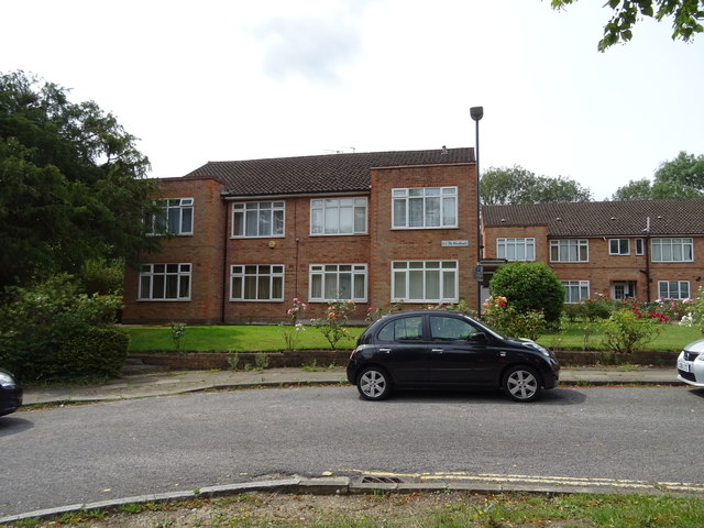 Houses on Stanmore Hill © JThomas :: Geograph Britain and Ireland