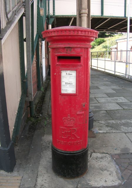 Elizabeth II pillar box at railway station, Bangor