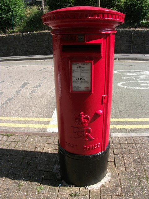 Elizabeth II pillar box, Bangor