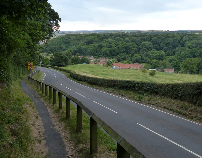 A174 Lythe Bank Descending Towards © Mat Fascione Cc By Sa 2 0 Geograph Britain And Ireland