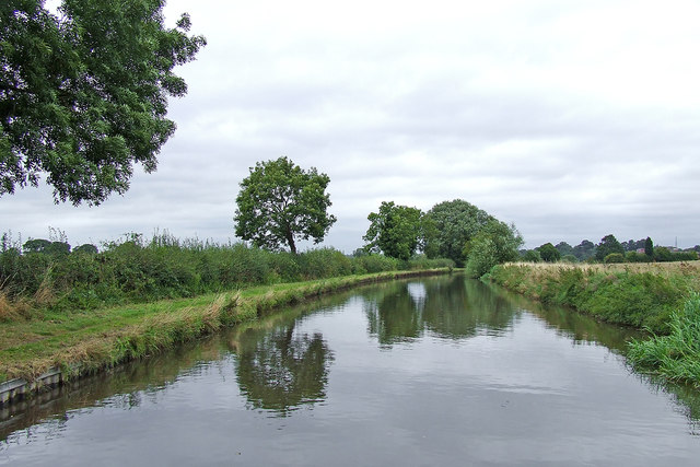 Canal south of Stafford © Roger D Kidd cc-by-sa/2.0 :: Geograph Britain ...