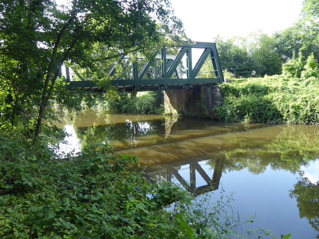 The Medway Valley Line Crossing The © Marathon :: Geograph Britain 