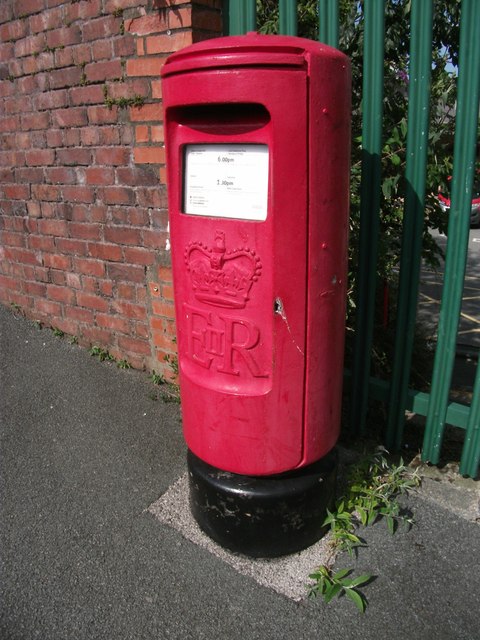 A type K EIIR pillar box, Bangor