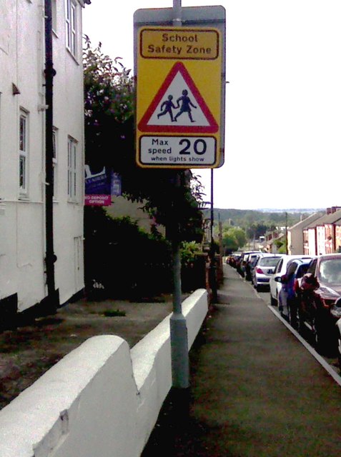 UK School Safety Zone Max Speed 20  When Lights Show Sign