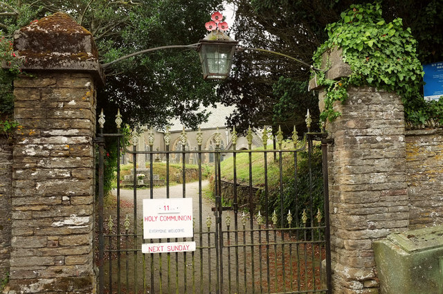 Gates to churchyard, Stoke Fleming