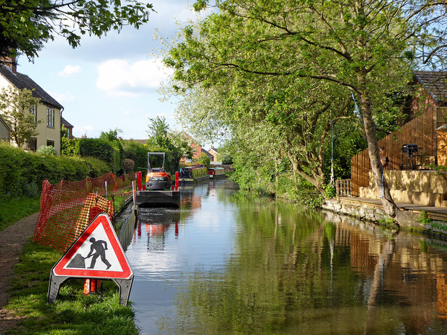 Canal maintenance in Penkridge, Staffordshire