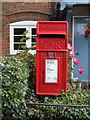 Elizabeth II postbox on Brockhurst Lane, Blymhill