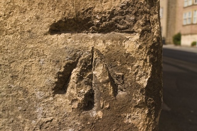 Cut Bench Mark, 2 Iles Lane