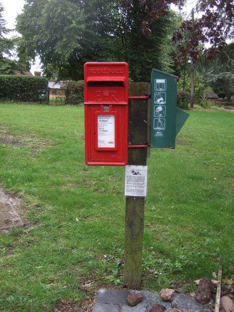 Elizabeth II postbox, Lapley
