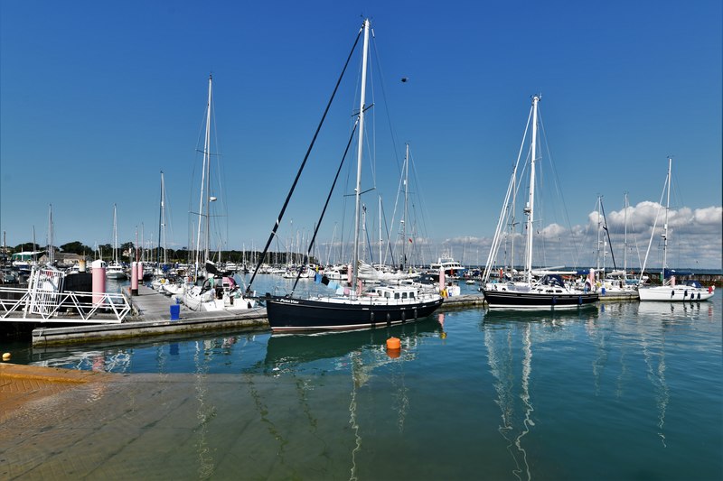 Yarmouth Harbour © Michael Garlick cc-by-sa/2.0 :: Geograph Britain and ...