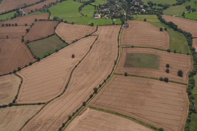 Prehistoric cropmarks on field NE of Great Wolford: aerial 2019