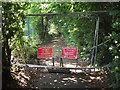 Llwybr Troed Ymlaen Ar Gau / Footway Ahead Closed, Rachub