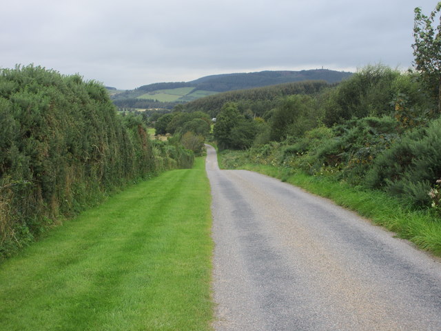 Road between Eslie and Pilmuir © Scott Cormie cc-by-sa/2.0 :: Geograph ...