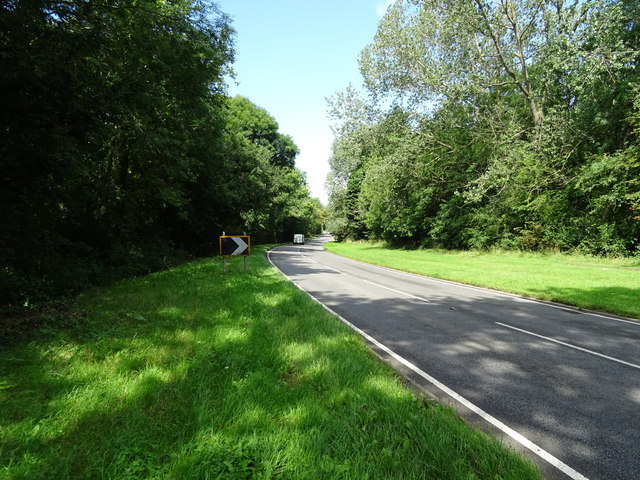 Bend in Leamington Road (A425)