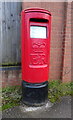 Elizabeth II postbox on Welsh Road East, Southam