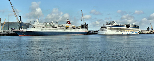 "Black Watch" and "AIDAbella", Belfast harbour (August 2019)