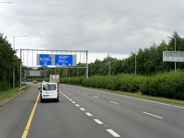 Southbound M11 approaching Junction 5 (Bray)
