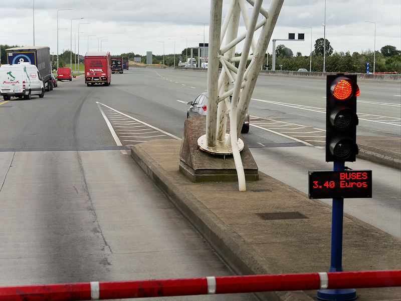 passing-through-the-m7-m8-toll-plaza-at-david-dixon-cc-by-sa-2-0