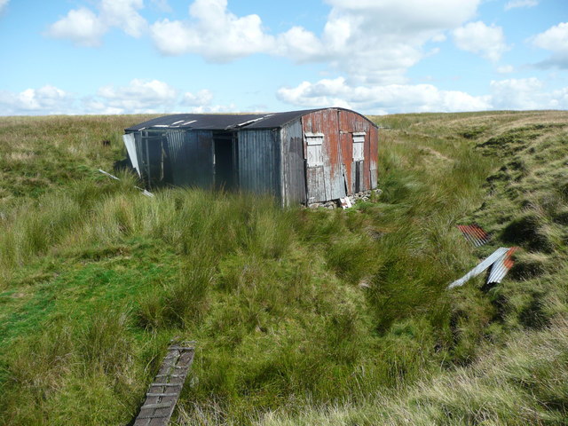 Derelict hut near Round Hill Bridge, Clapham