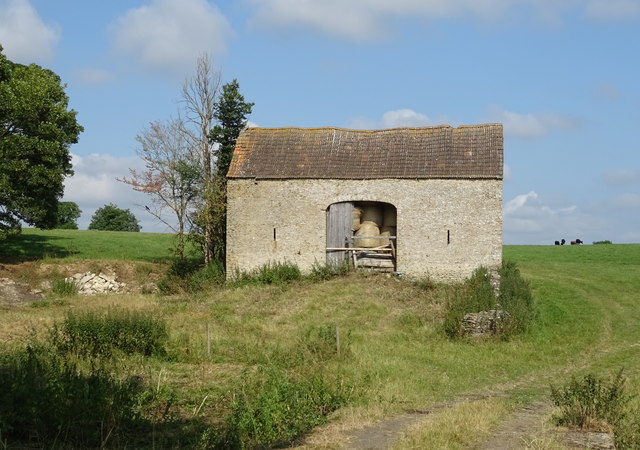 Stone barn near Luckington © JThomas cc-by-sa/2.0 :: Geograph Britain ...