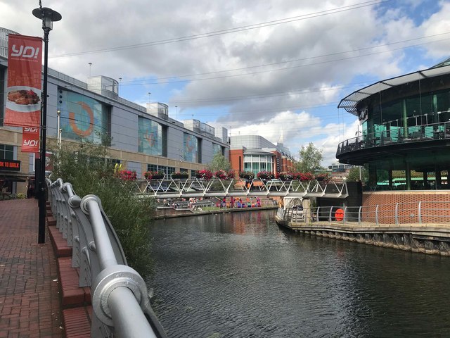 The River Kennet flows through the... © Steve Daniels :: Geograph ...