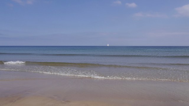 An anticyclonic North Sea © Richard Webb cc-by-sa/2.0 :: Geograph ...