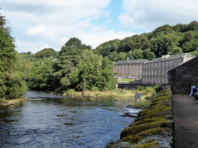 New Lanark Mills - River Clyde and buildings